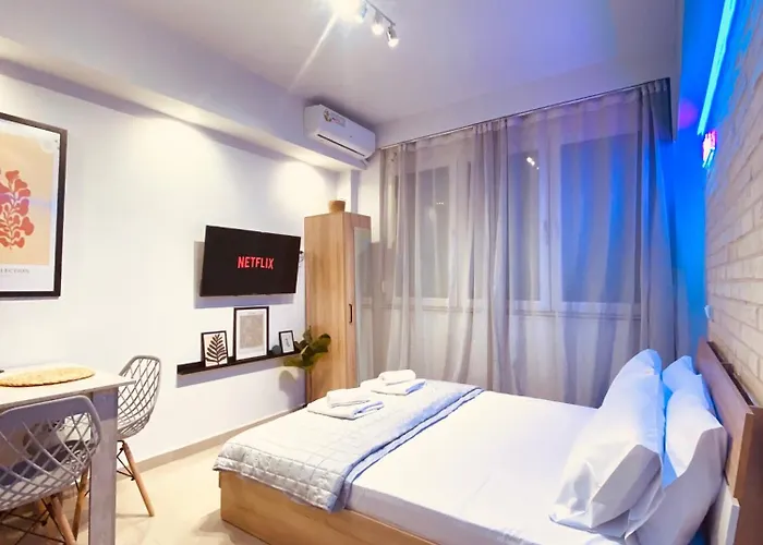 Neon City Pulse - Casa Nativa
